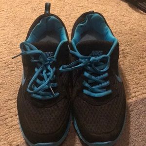 Men’s tennis shoes